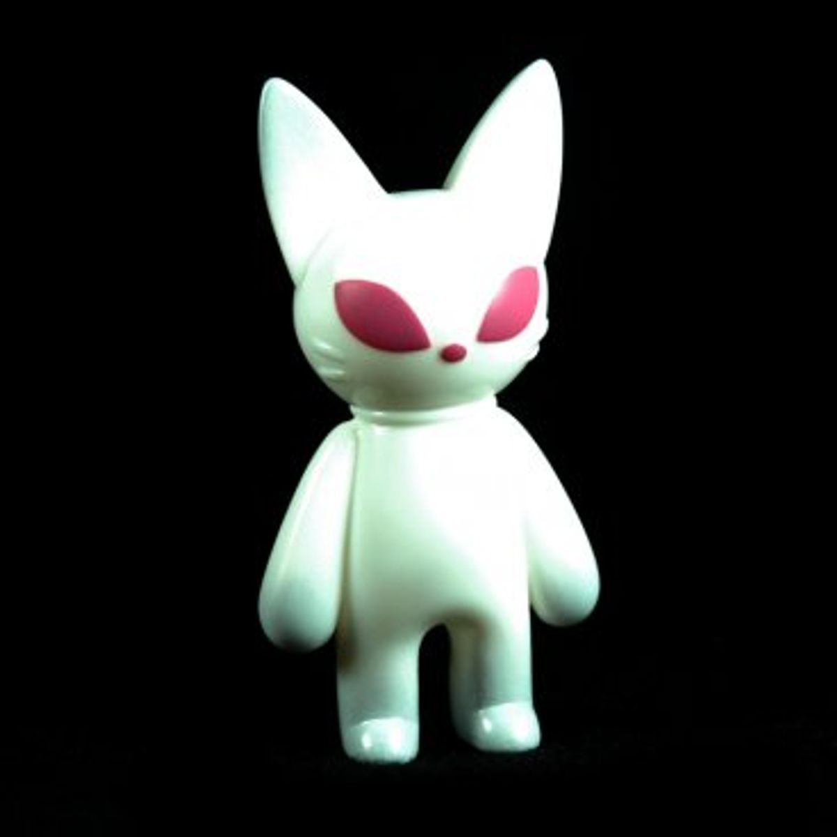 Koneko - White/Pink eye