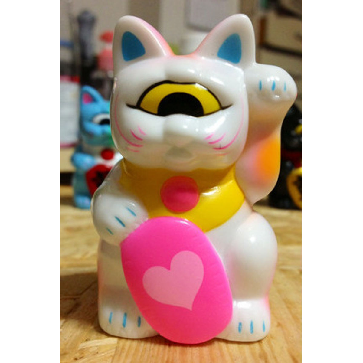 Mini Fortune Cat - White/Pink Heart