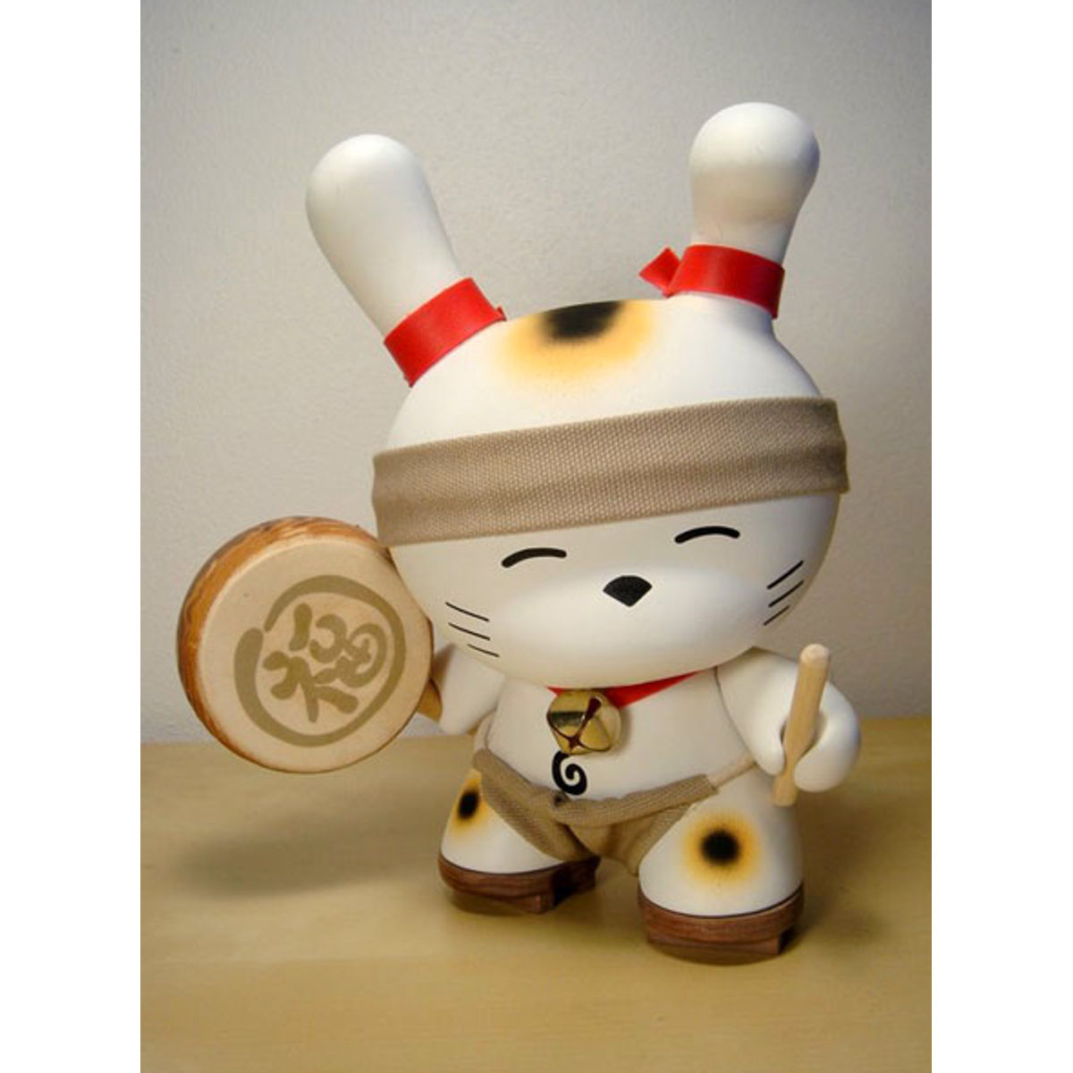 Lucky Taiko (white)