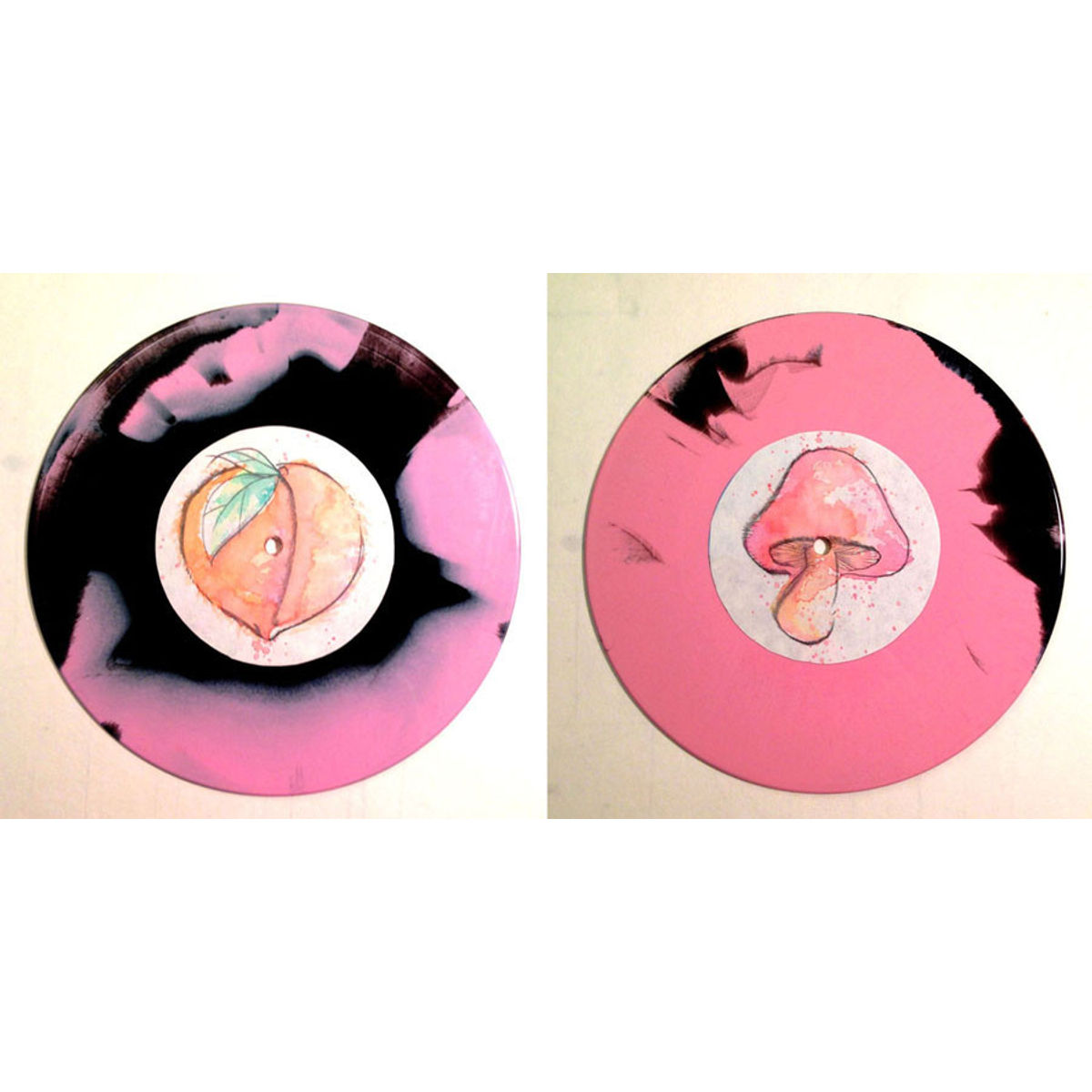 Peach b/w Toadstool