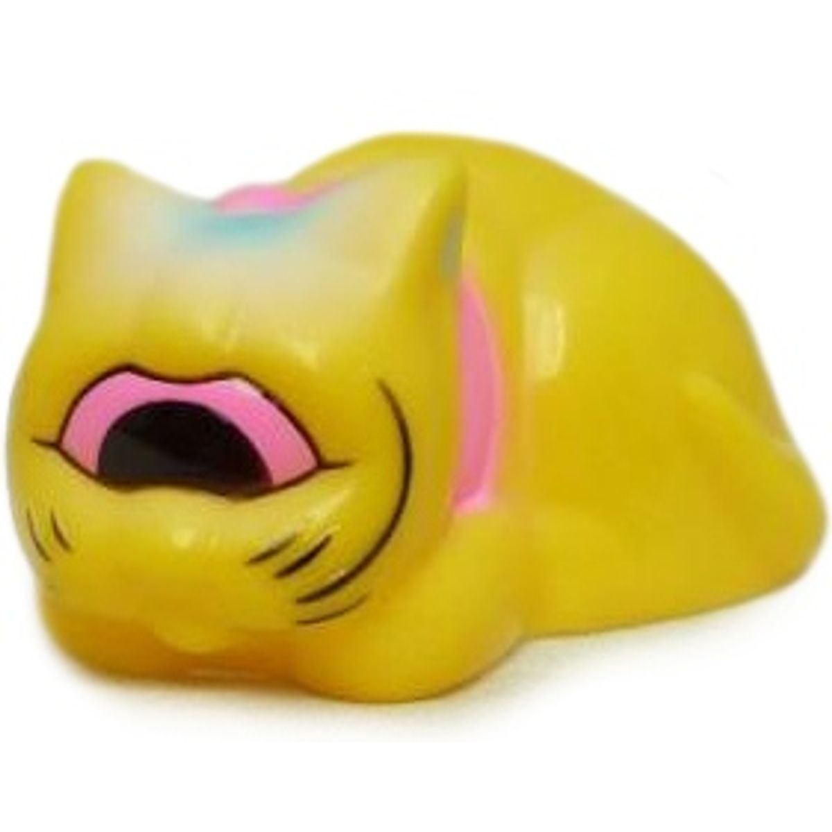 Sleeping Fortune Cat - Yellow/Pink Eye