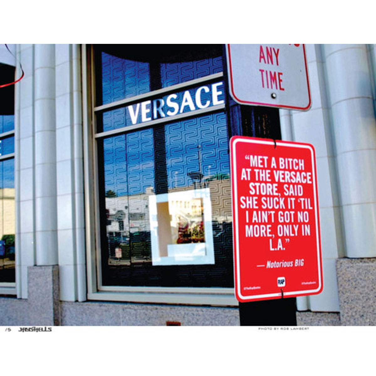 Met a bitch at the Versace Store... (Photo)