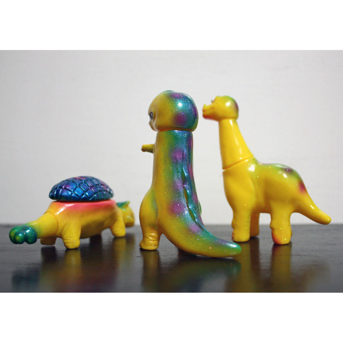 Goto Glitter Dots Dinos