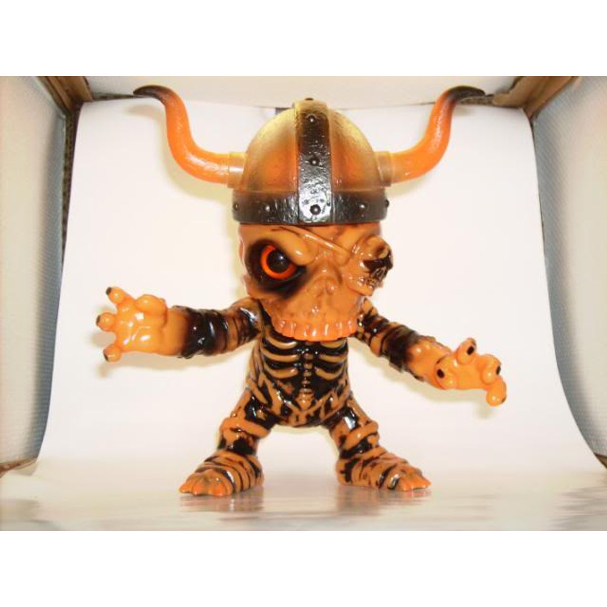 Skull Zombi - The Secret version, black & orange body