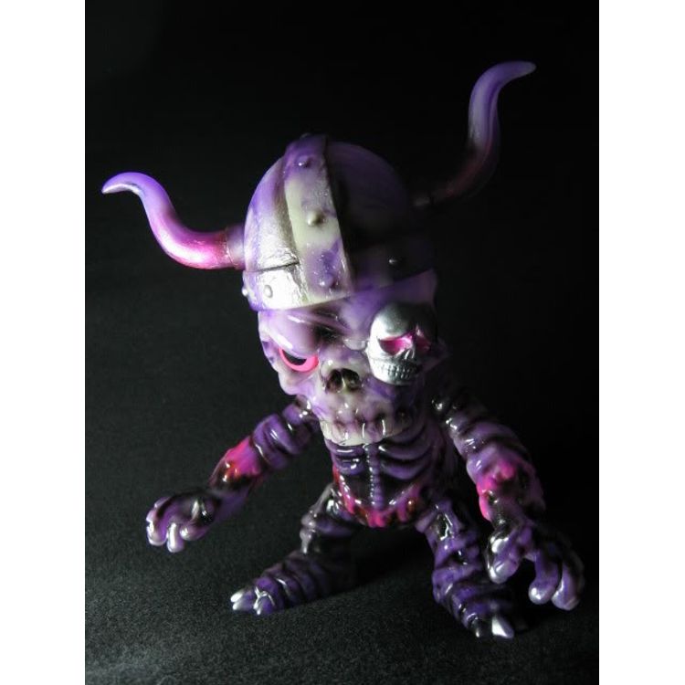 Skull Zombi - GID Pink Eye by BLObPUS