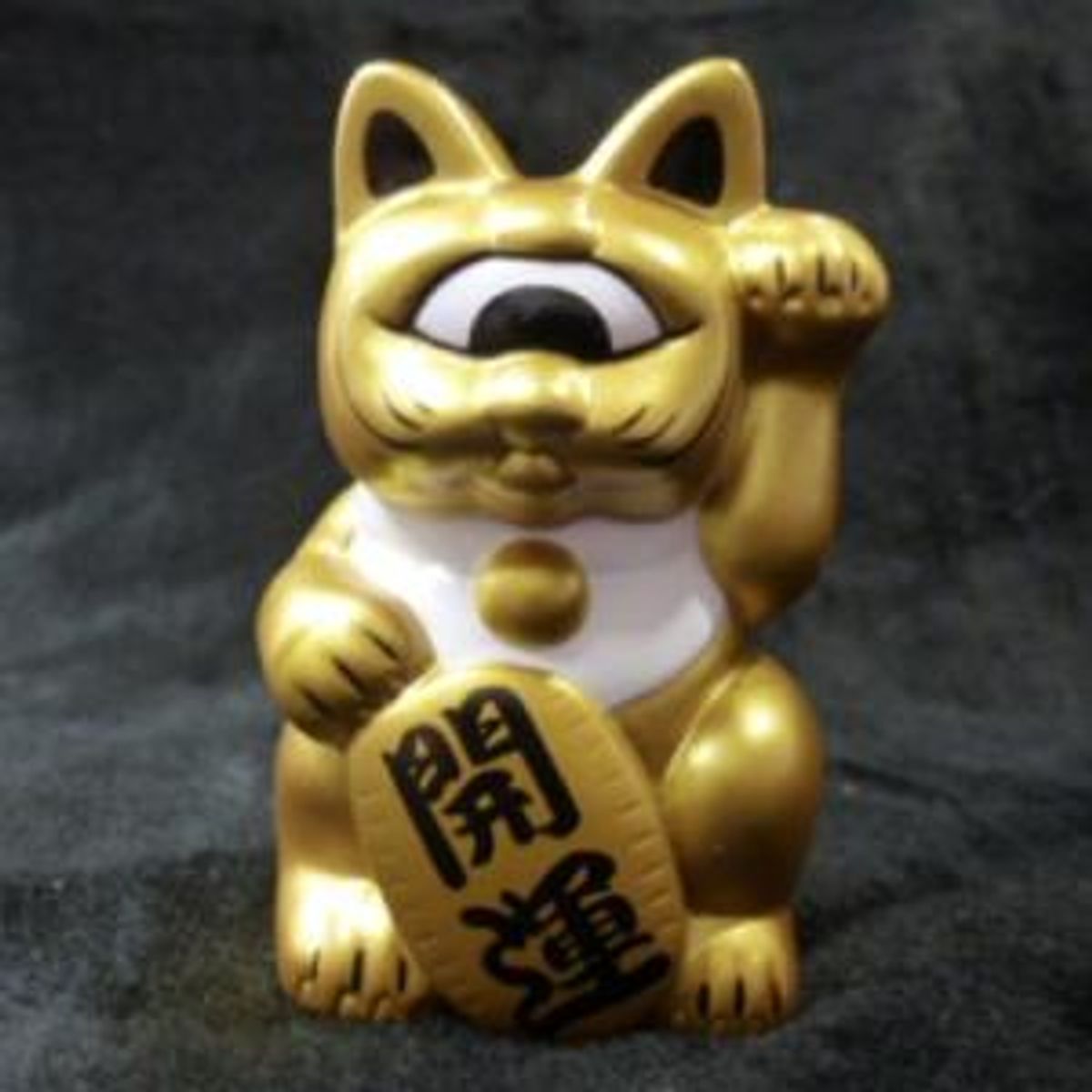 Fortune Cat Baby white gold good luck
