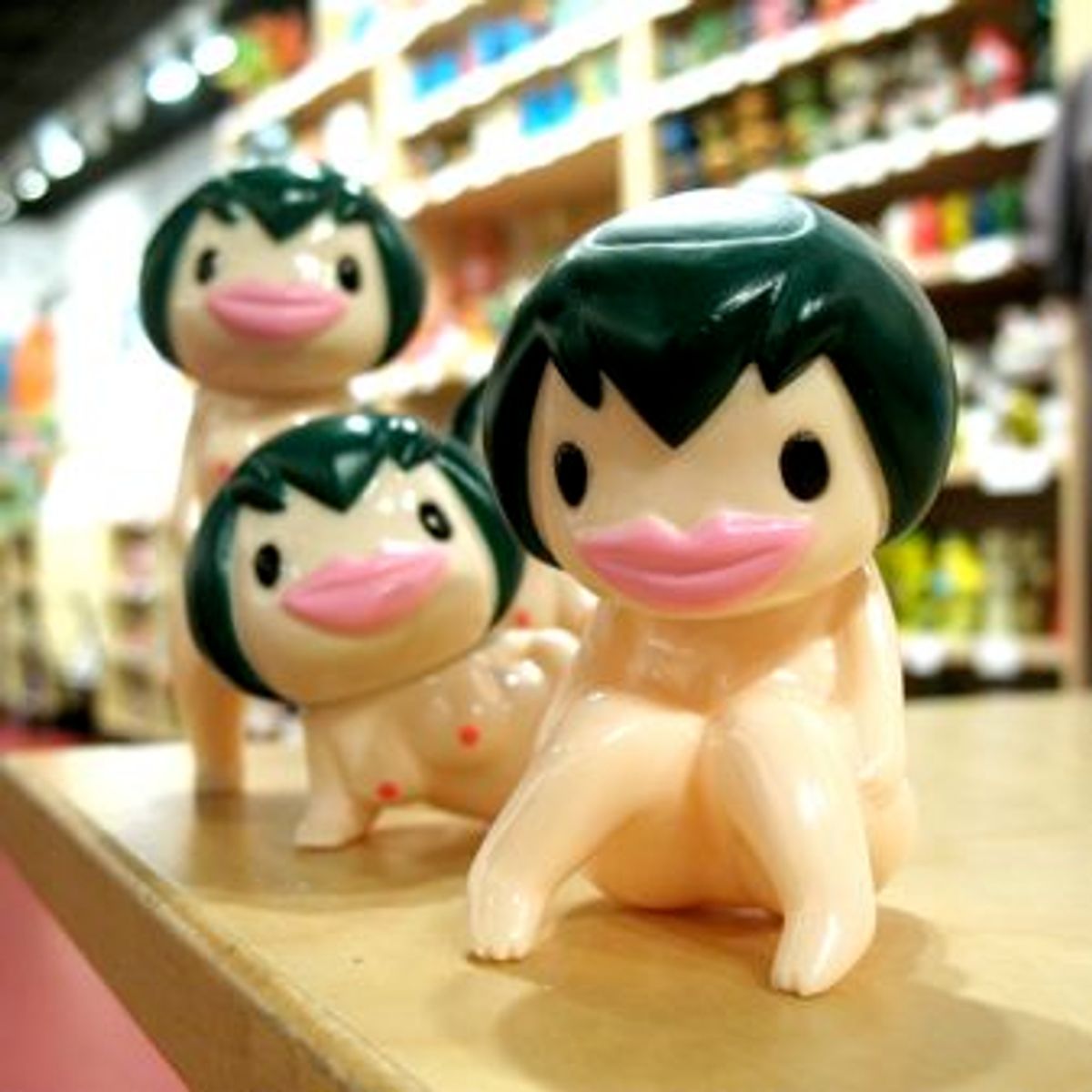 Suiko - Sitting Flesh/Green Hair