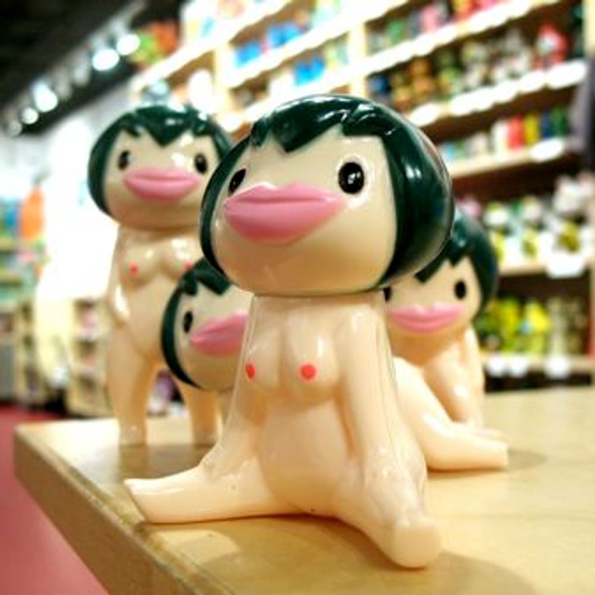 Suiko - Sitting Flesh/Green Hair