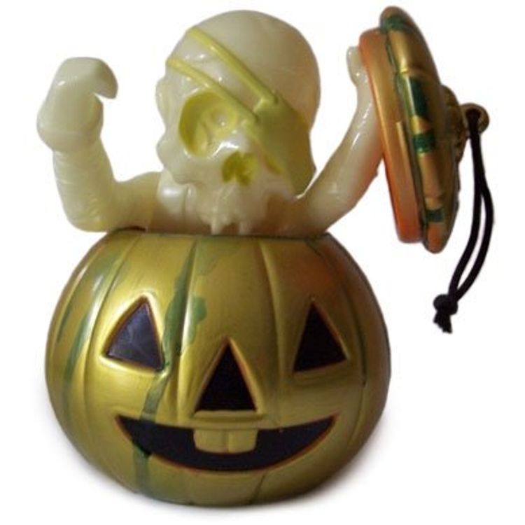 Skullpirate "Halloween" GID by Pushead (Brian Schroeder)