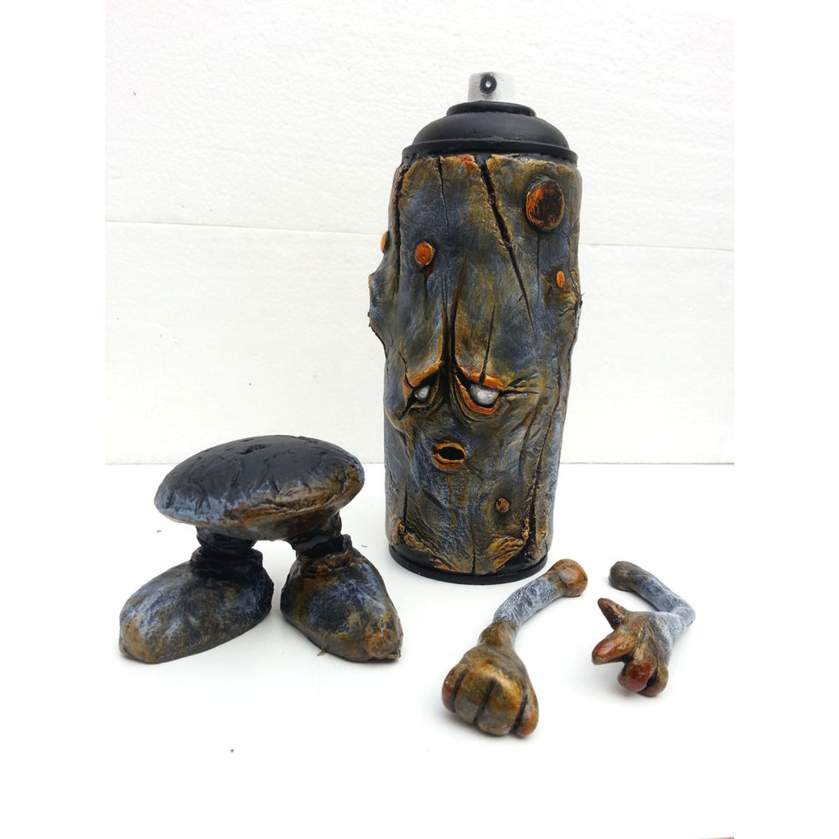 RECYCLED GRAFFITI SPRAY CAN CUSTOM