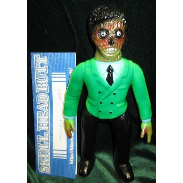 Invader-Z - green by Skull Head Butt