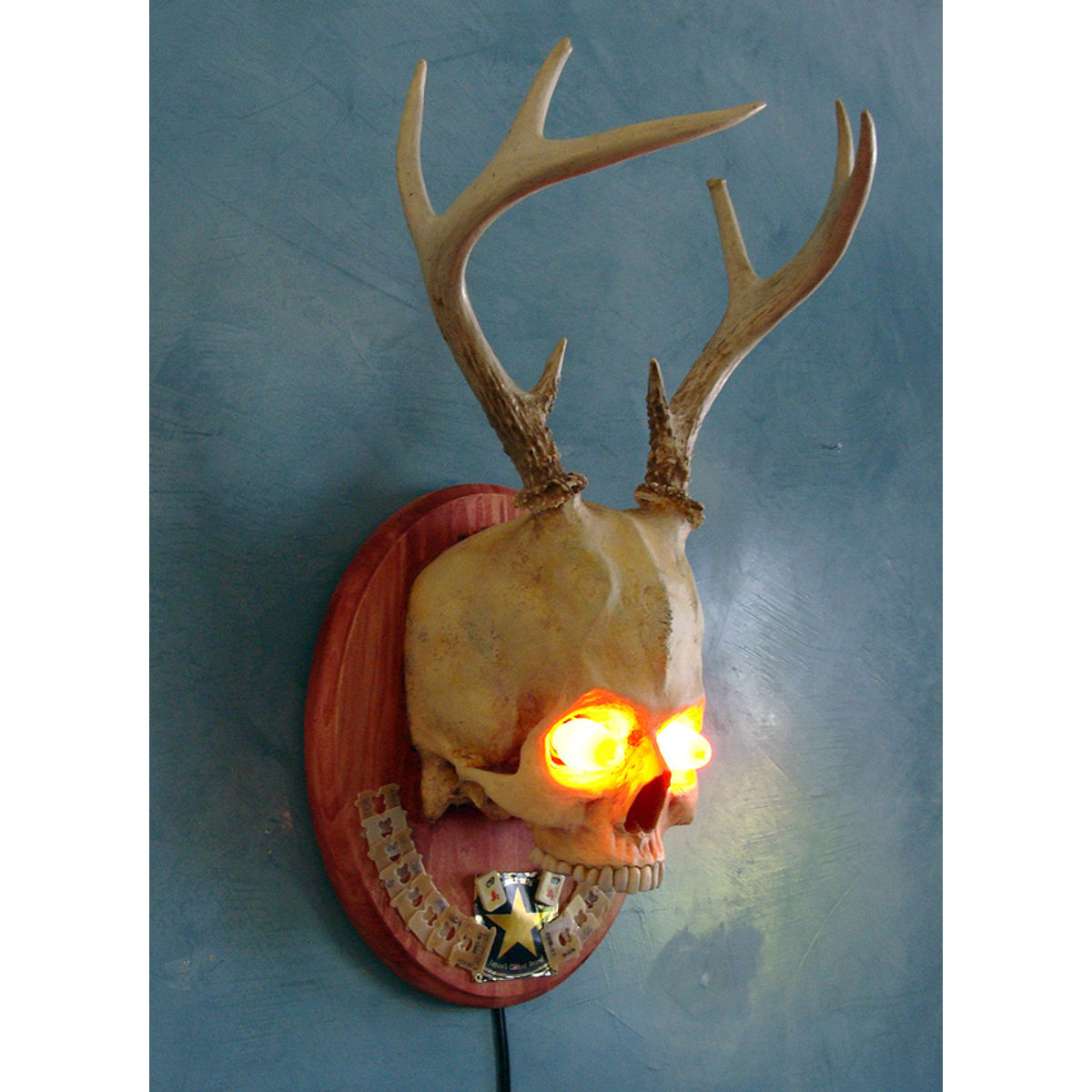 Inhuman Skull Trophy Lamp (2)