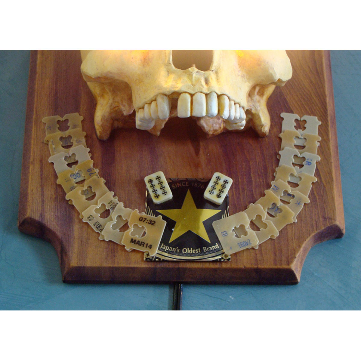 Inhuman Skull Trophy Lamp (1)