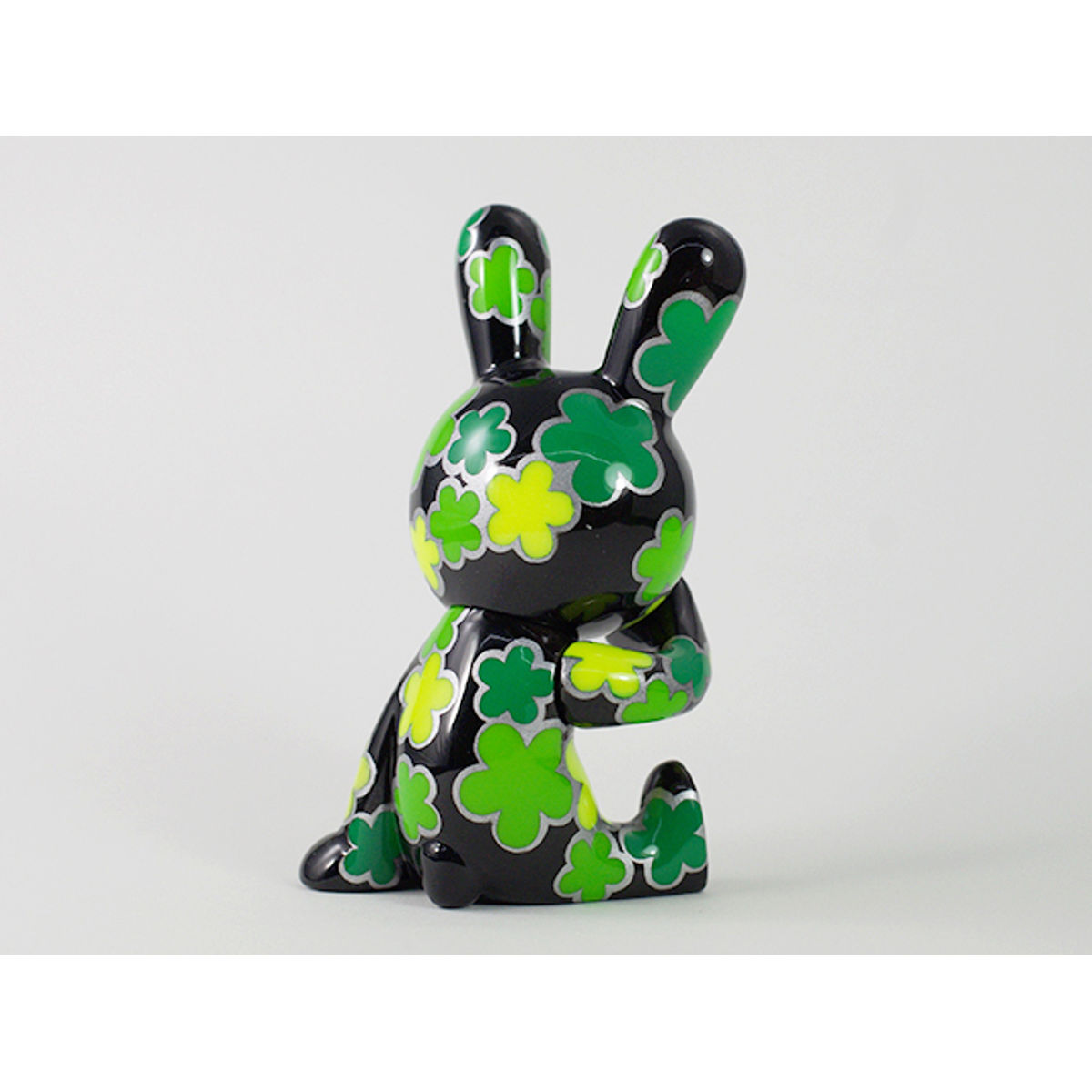 BLACK RABBiT Sitting Green flower