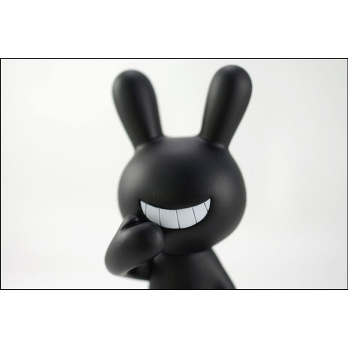 BLACK RABBiT black rubber Version