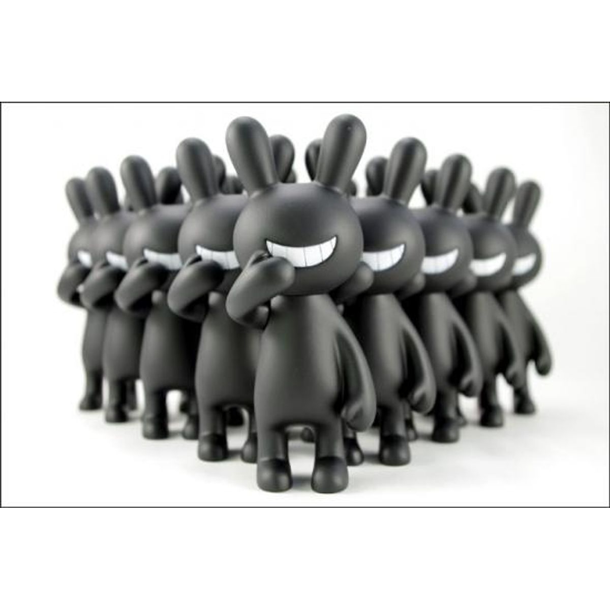 BLACK RABBiT black rubber Version