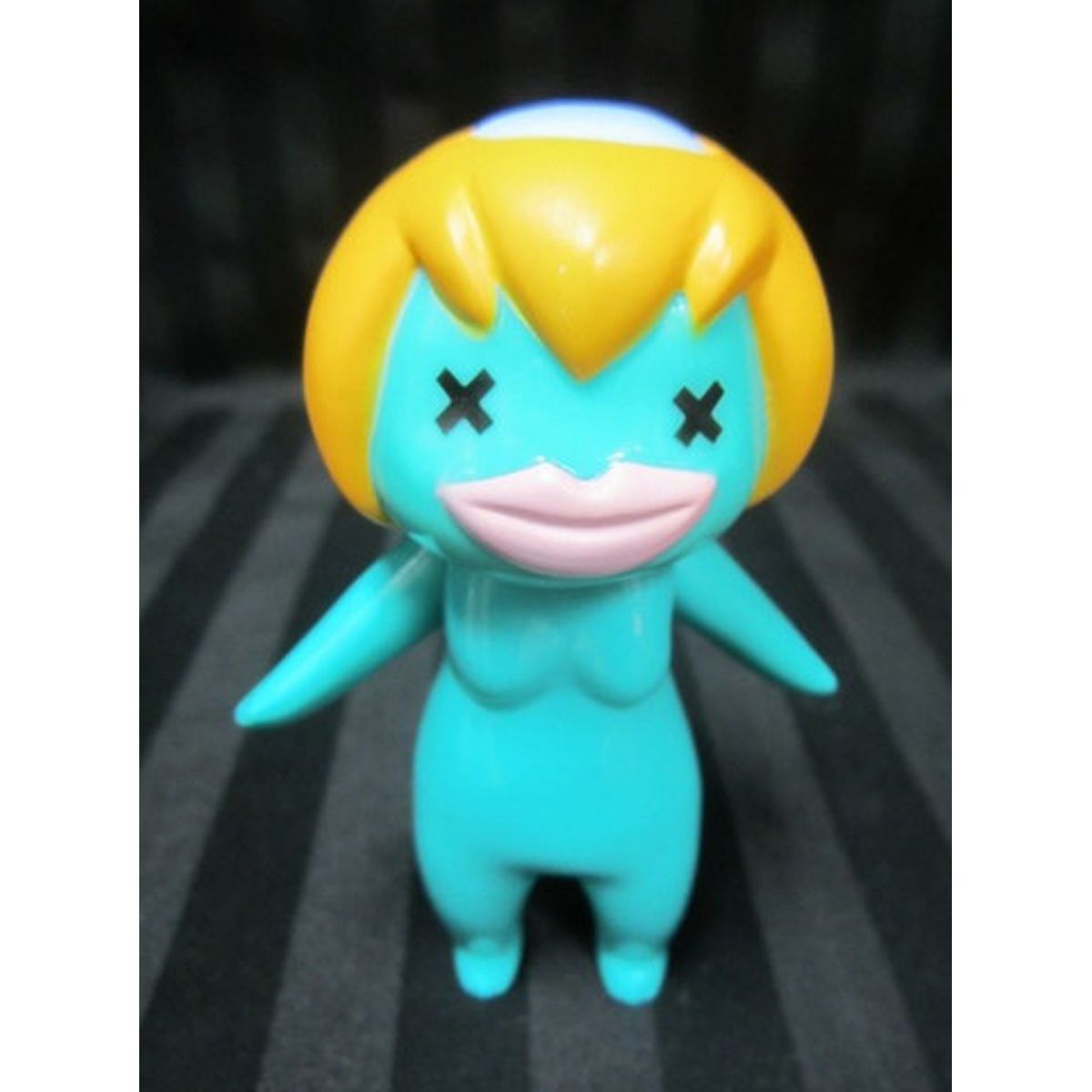 SUIKO - STANDING Green/orange HAIR - X eyes