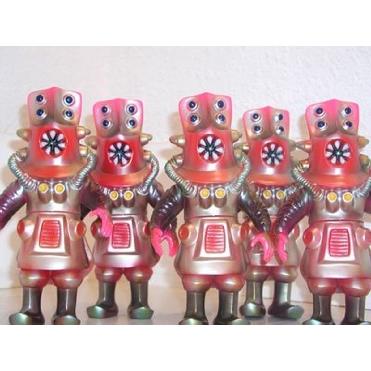 Mitsuryou Robot Bullgan - pink/purple