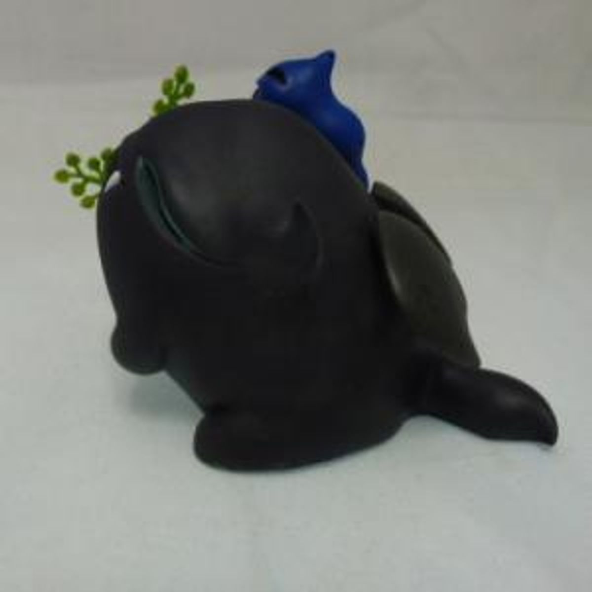 Maurice and small devil caterpillar - color resin blue -