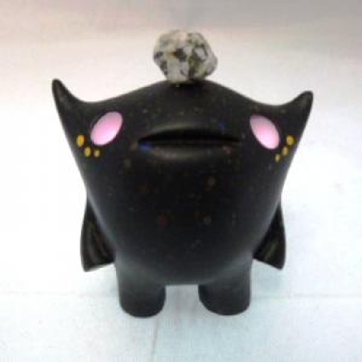 PND-UMA limited Purupupuru - pink eyes × black-and-white stone -