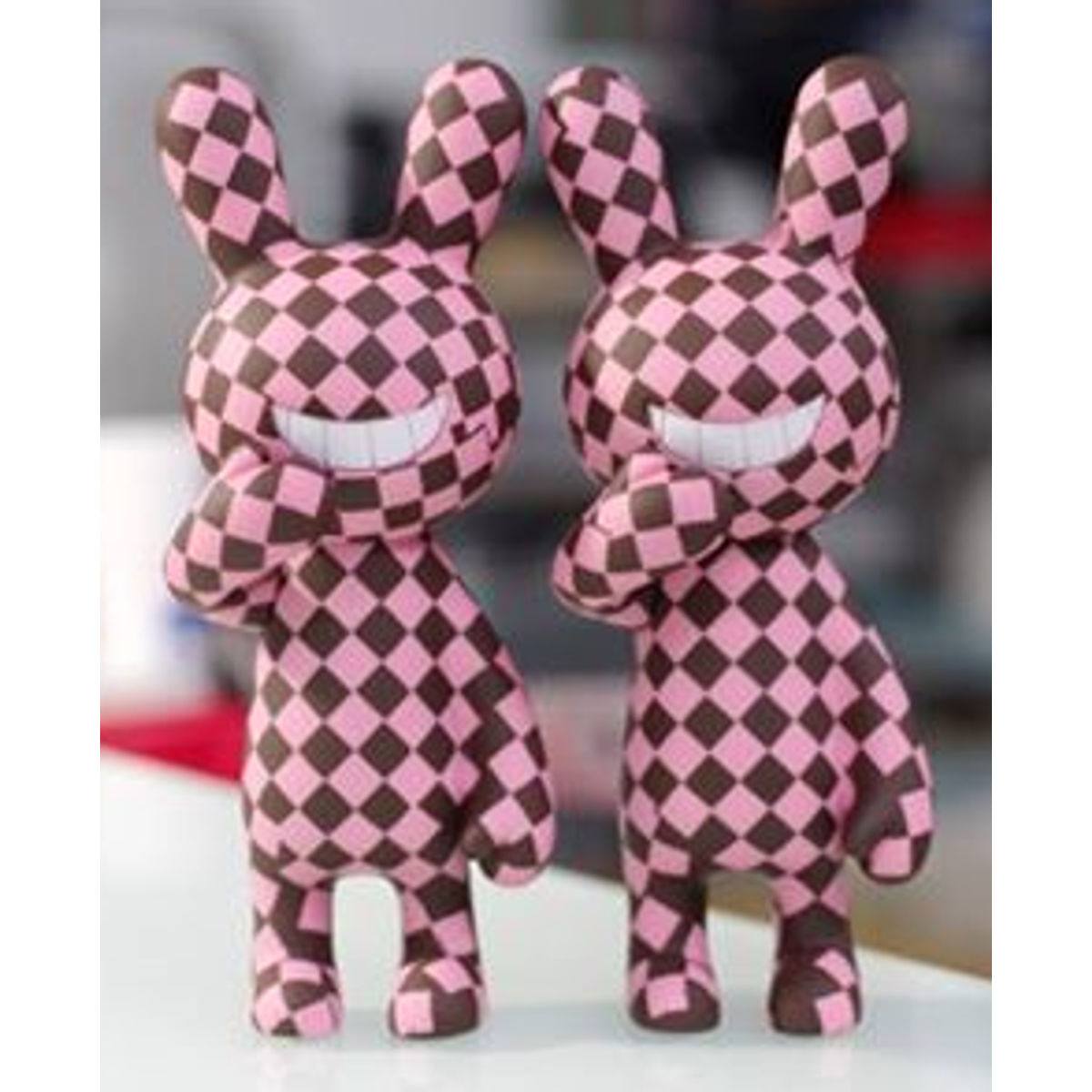 BLACK RABBIT - Checkered pink & brown
