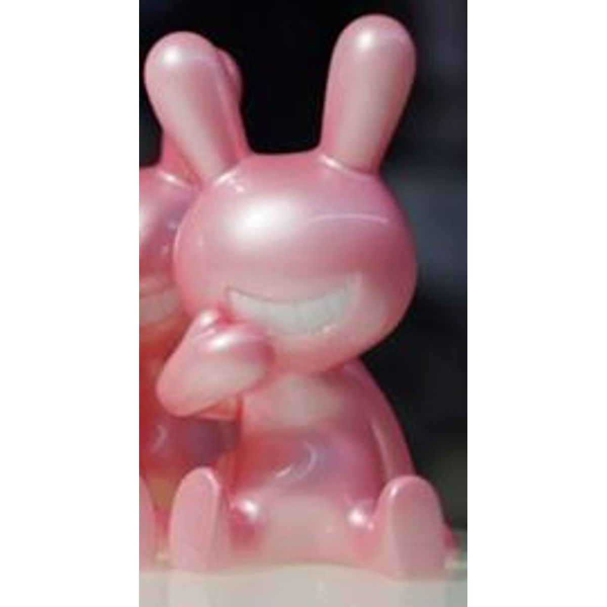 BLACK RABBIT SITTING - pearl pink