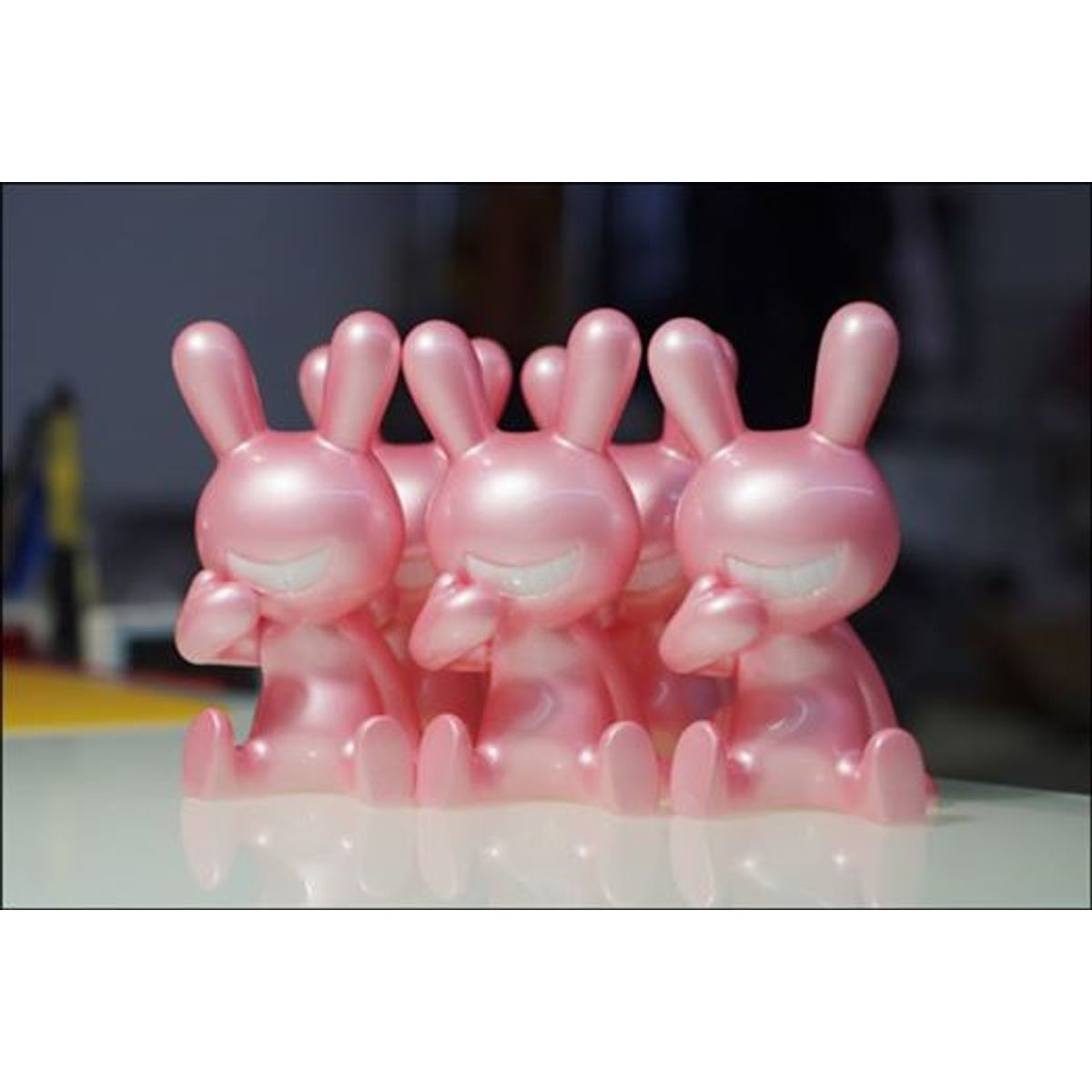 BLACK RABBIT SITTING - pearl pink