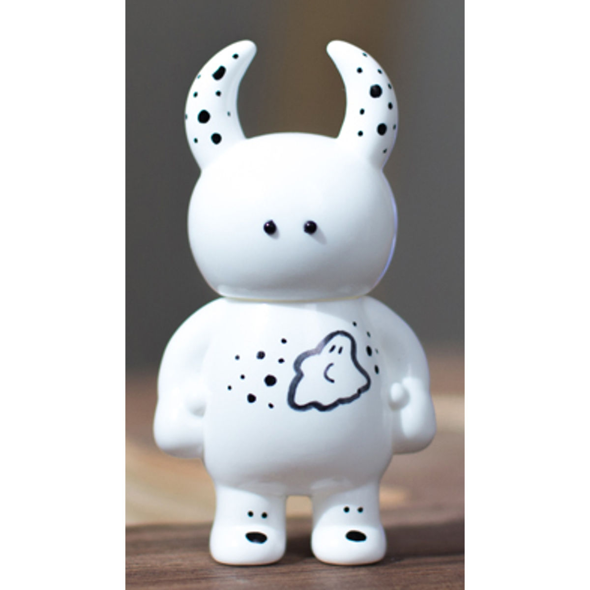 Uamou - doodle white