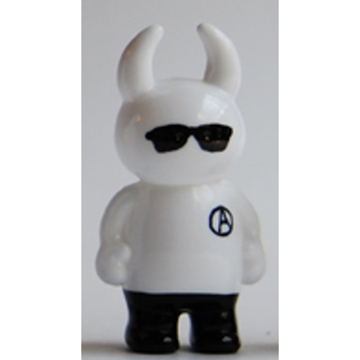 Rock ‘n’ Roll Uamou - painted sunglasses / black pants 02