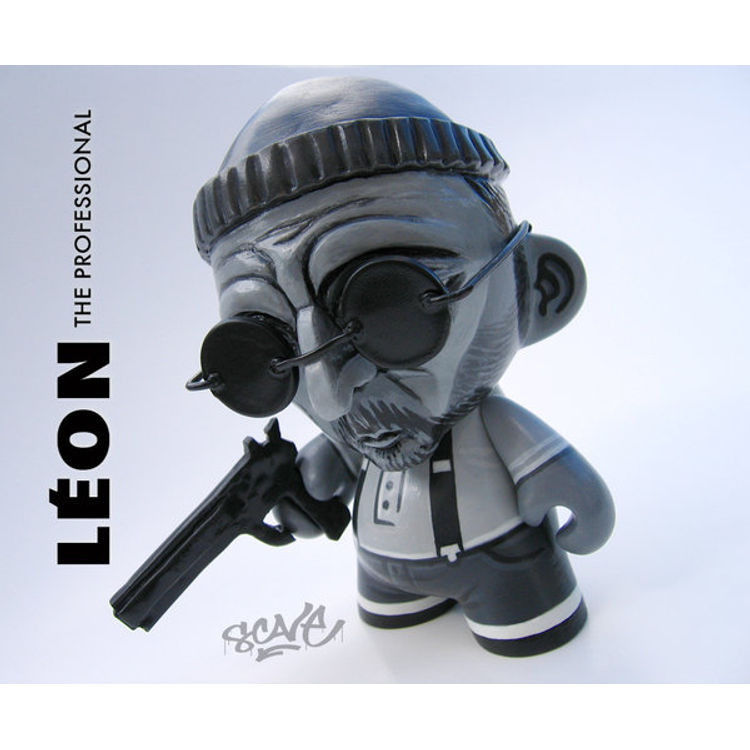 Leon by Scavenjer