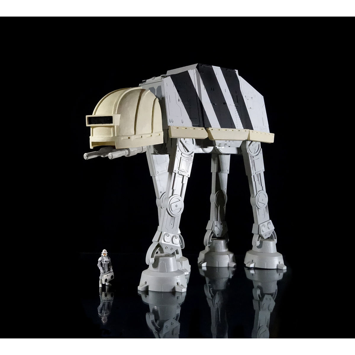 24" AD-AT (SDCC 2014)