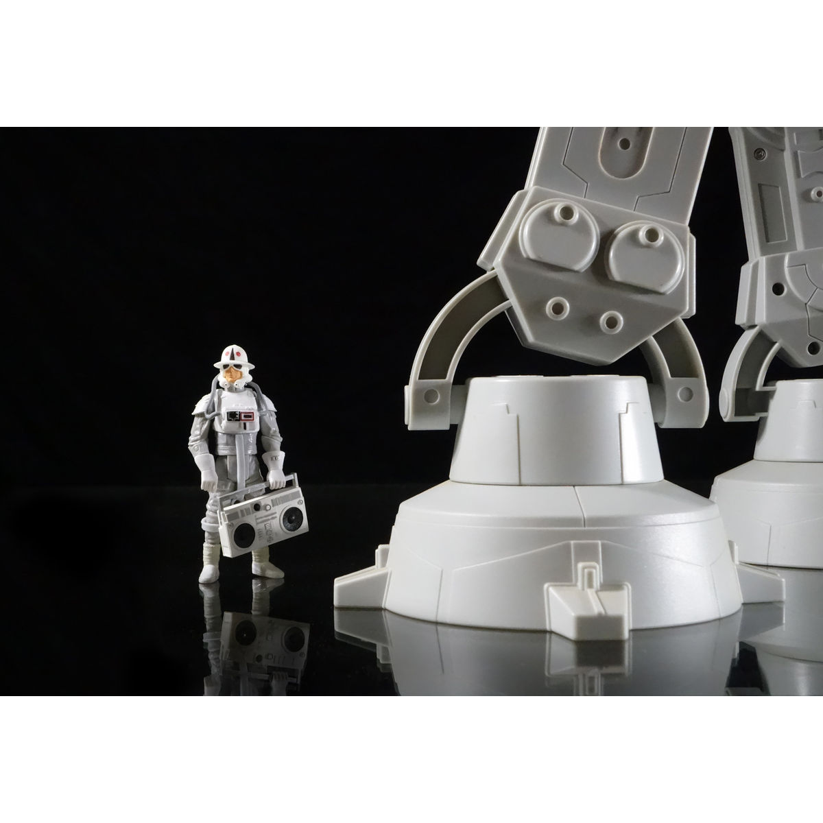 24" AD-AT (SDCC 2014)