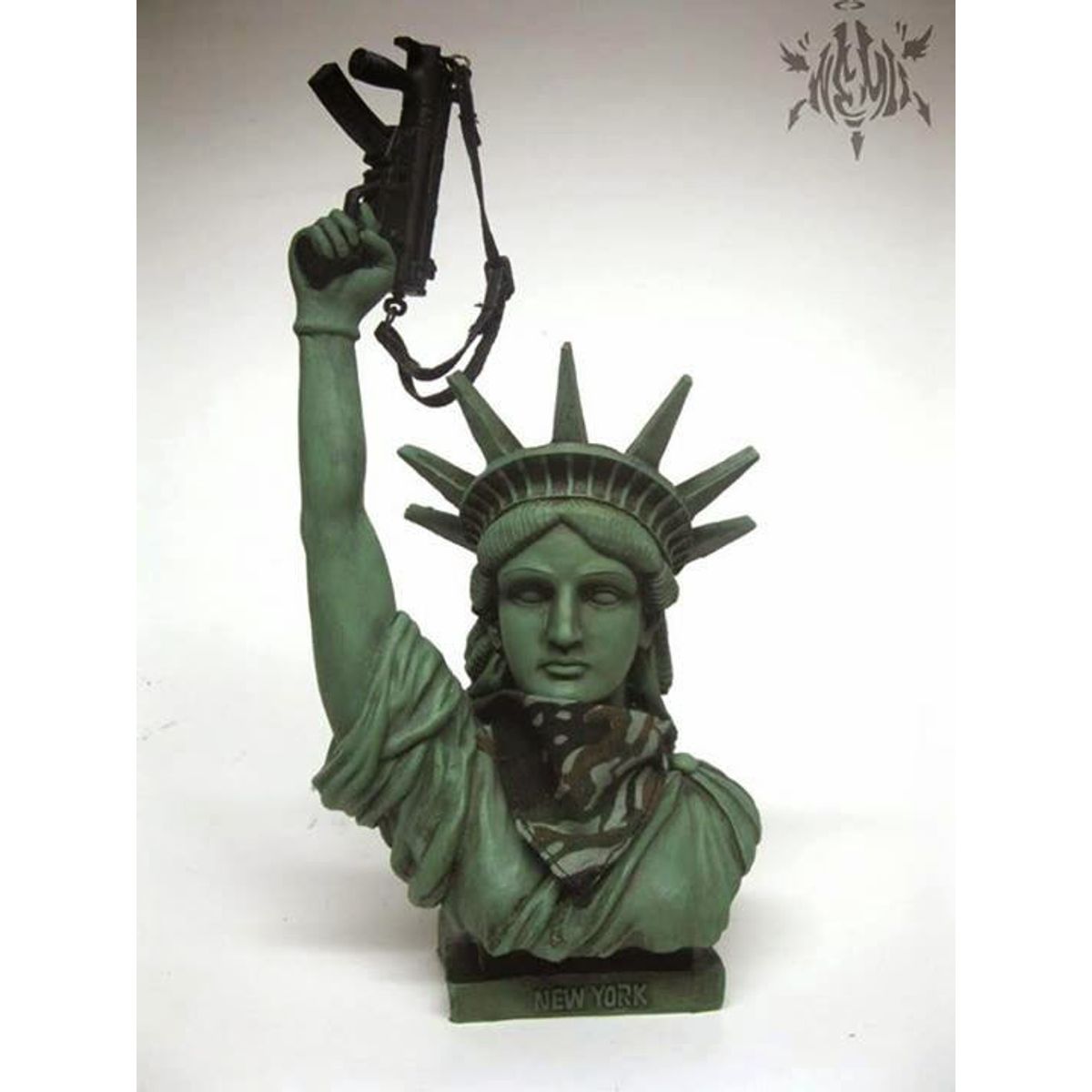 AMERICAS QUEEN GaNGSTA BiTCH!