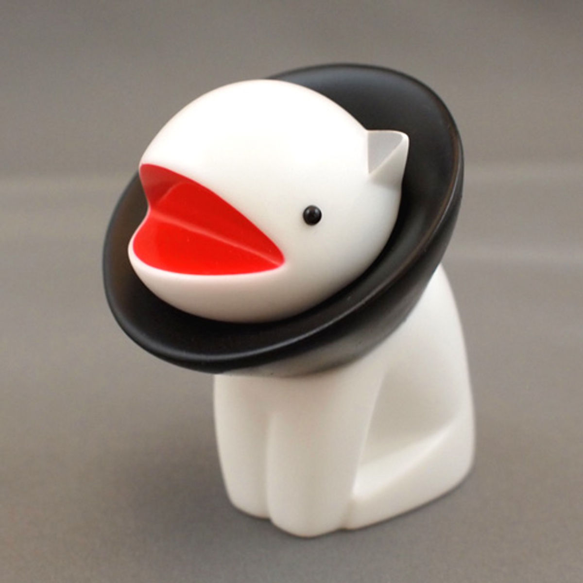 PARABOLA - white w/ black collar