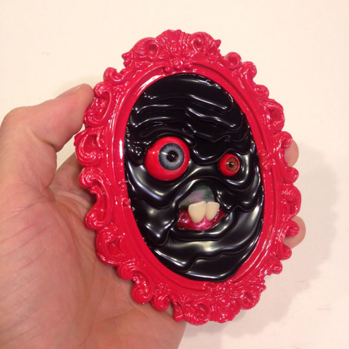 MeltMonsterPortraits - black/red