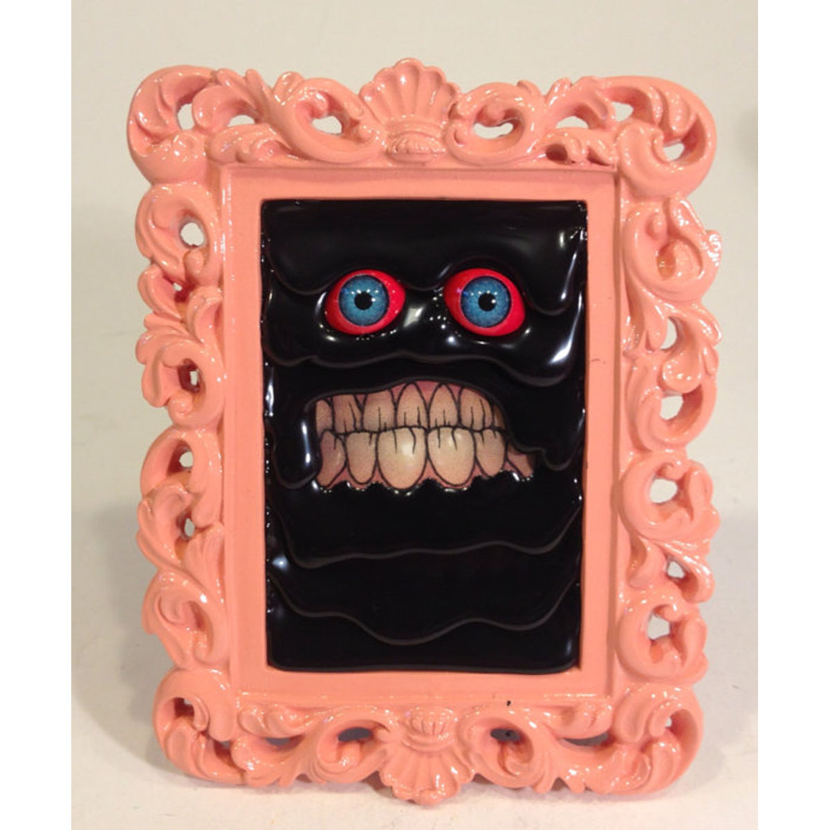 MeltMonsterPortraits - black/peace