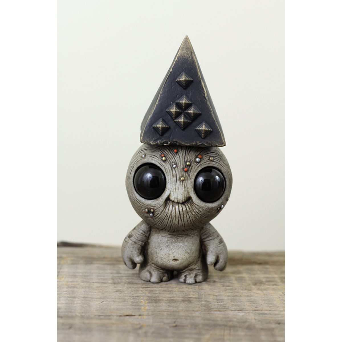 Prismatoid Gazer Grubthum