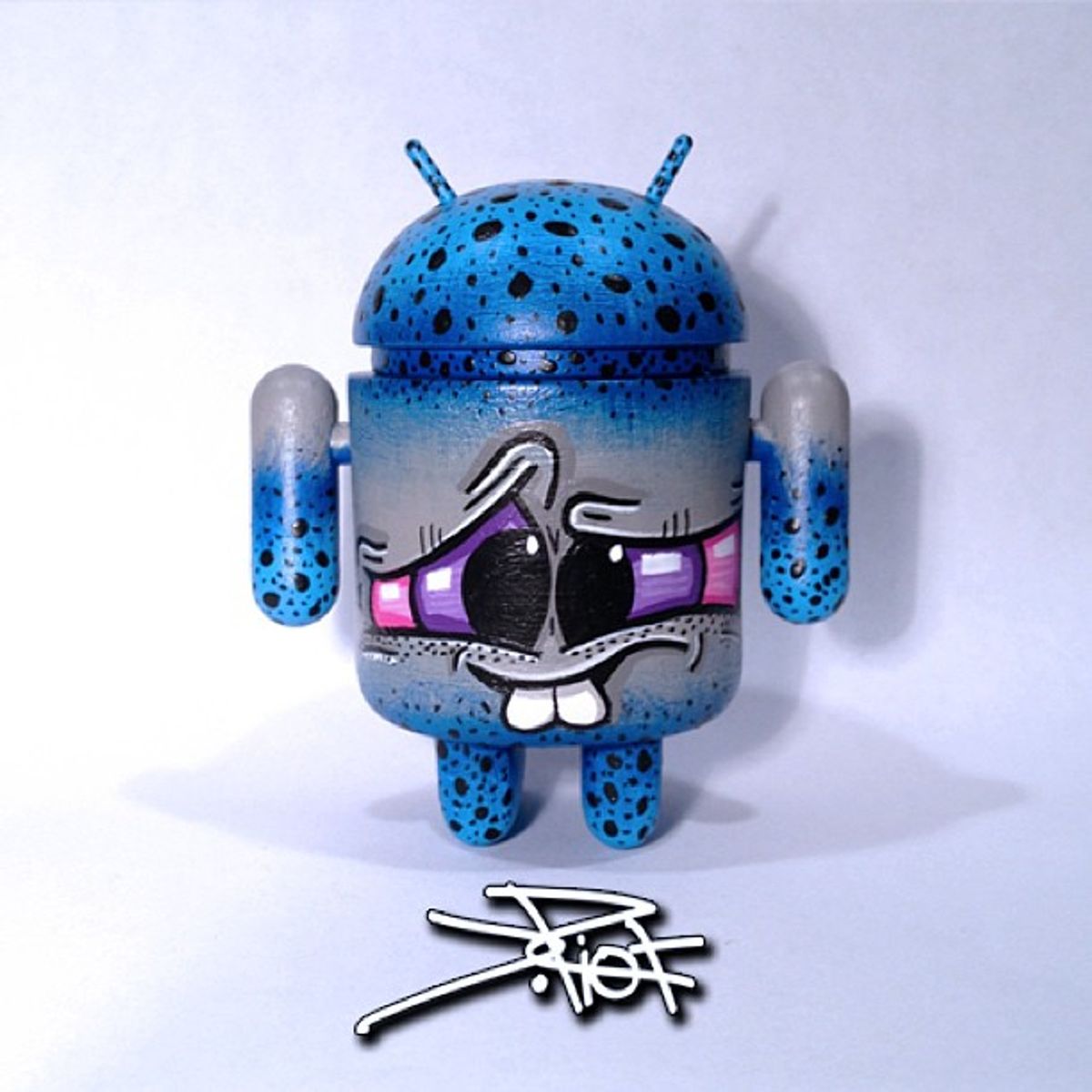 Blue Faded Rioteer Droid