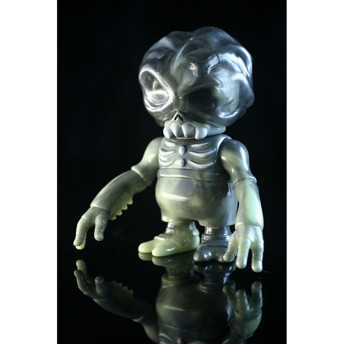 Skull Brain -  GRIM (dark gray & glow marbled)