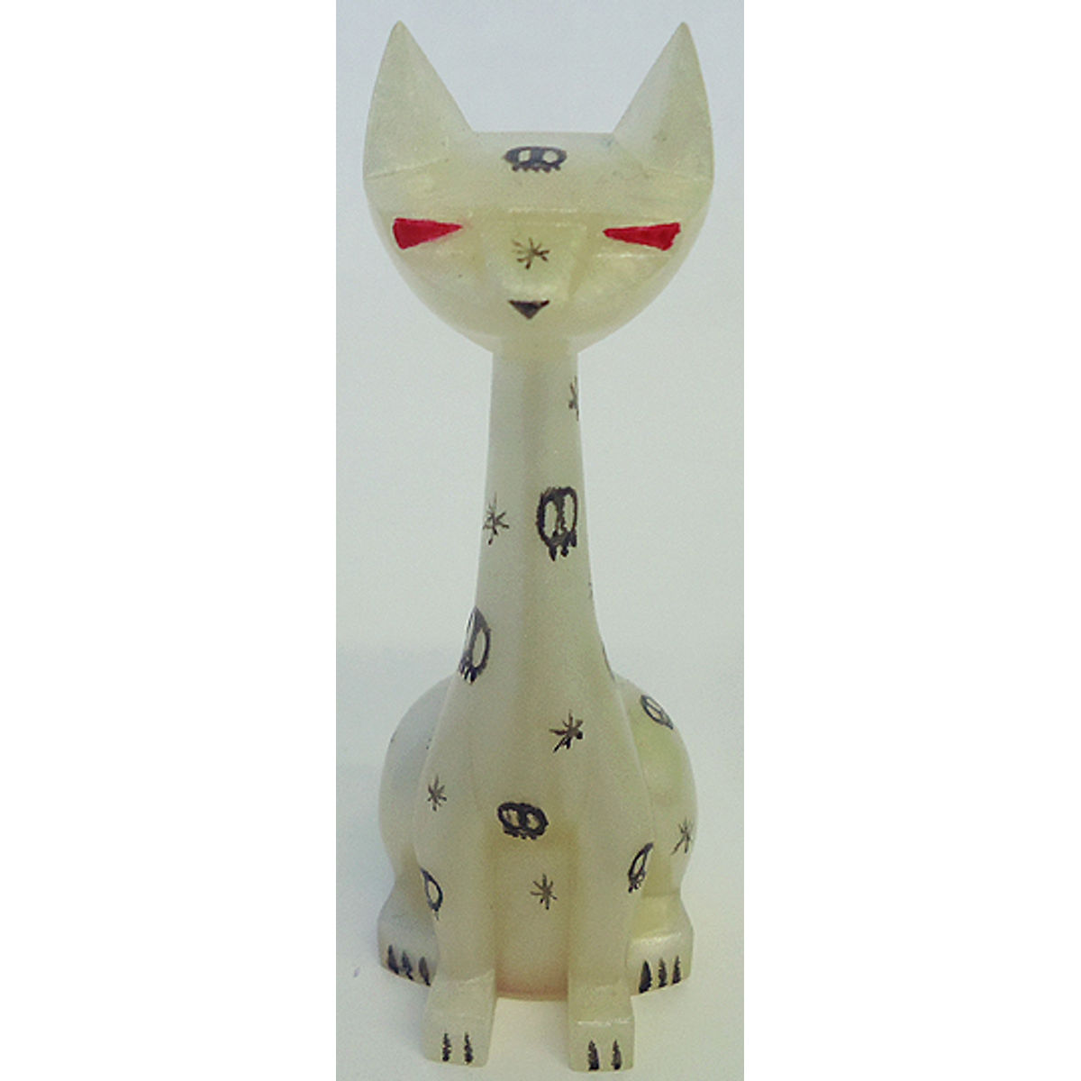 PEARL CAST SKULL CAT TUTTZ - milky/red eye