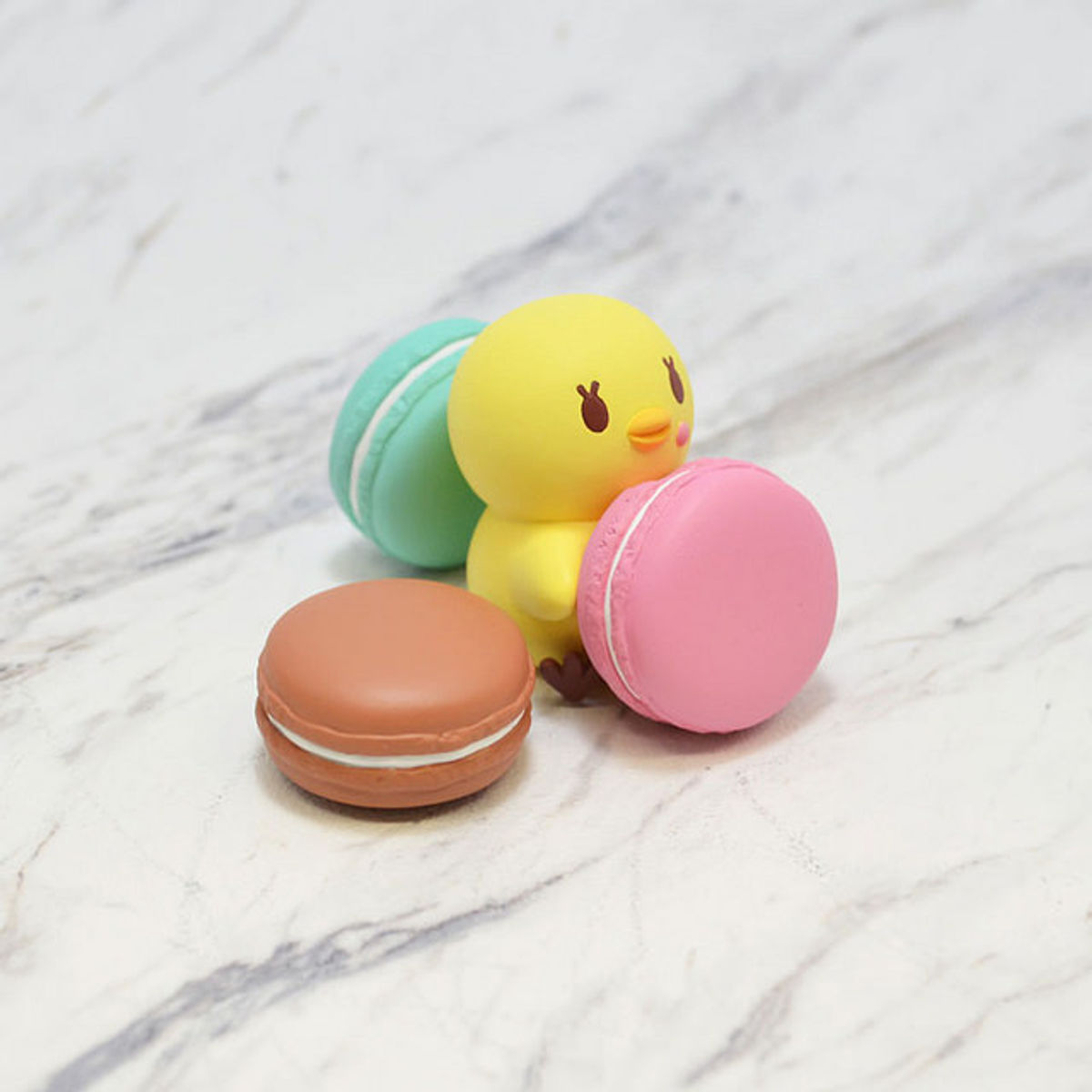 Piyo-chan - macarons chicken