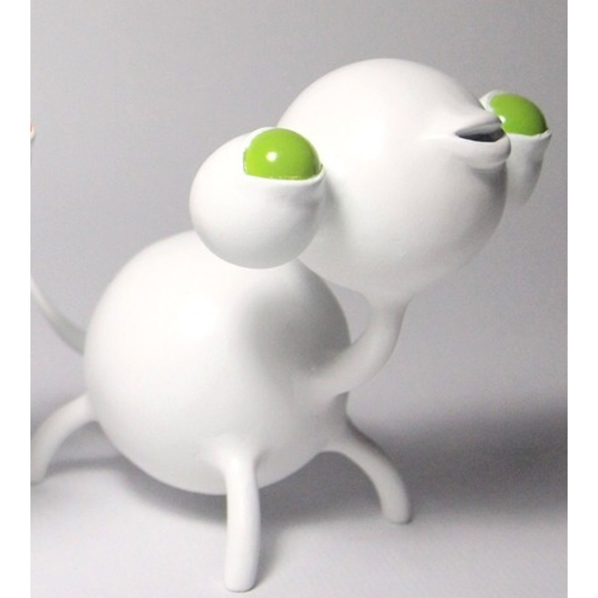 Maccus - white/green eyes