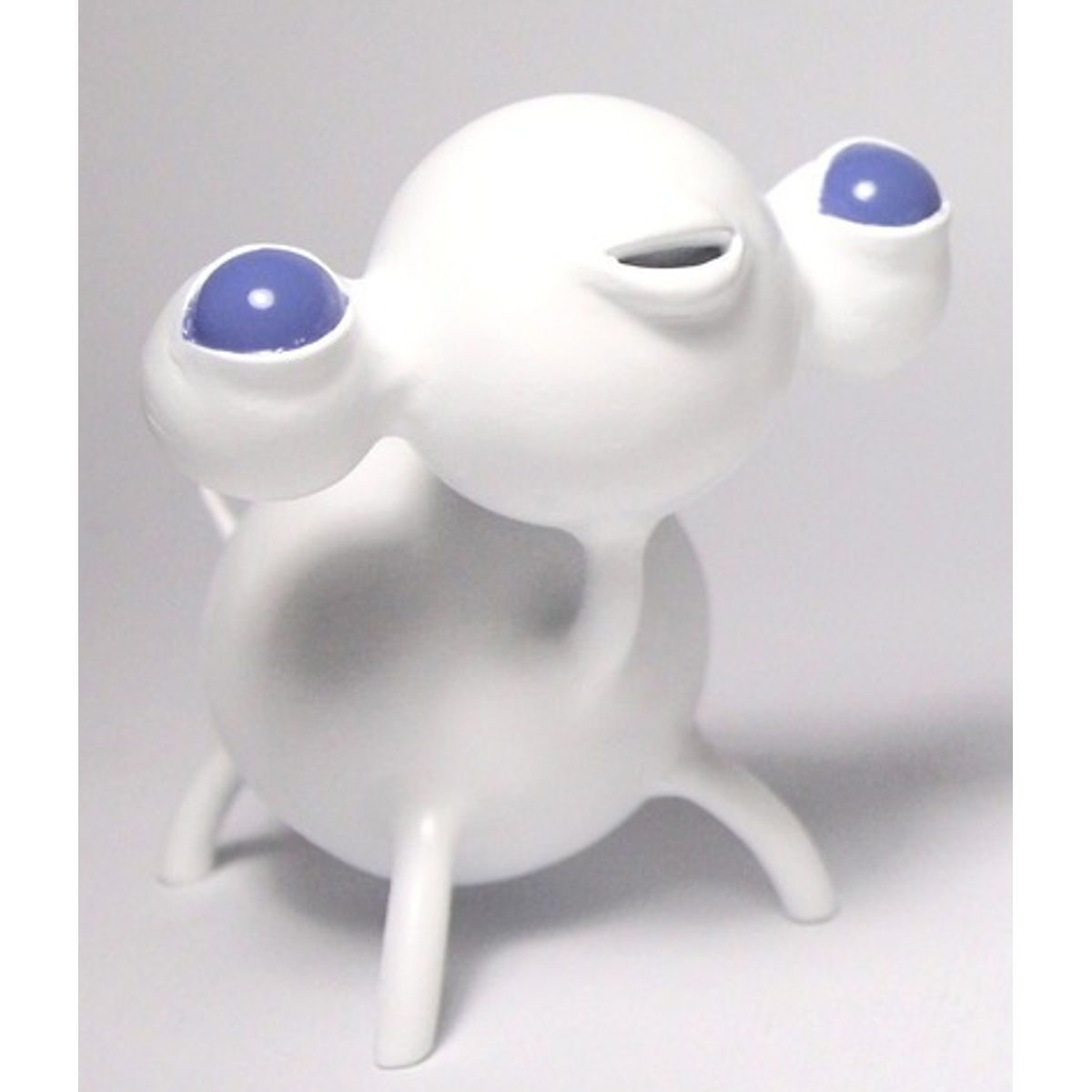 Maccus - white/purple eyes