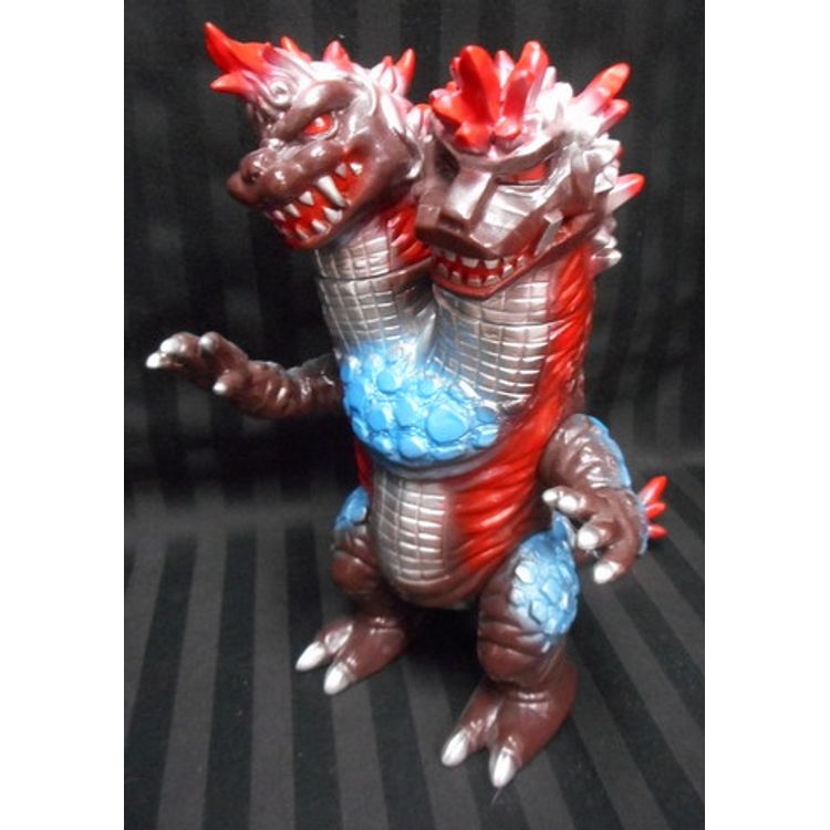 KAIJU DUALOS - Silver head / tea molding by Mark Nagata