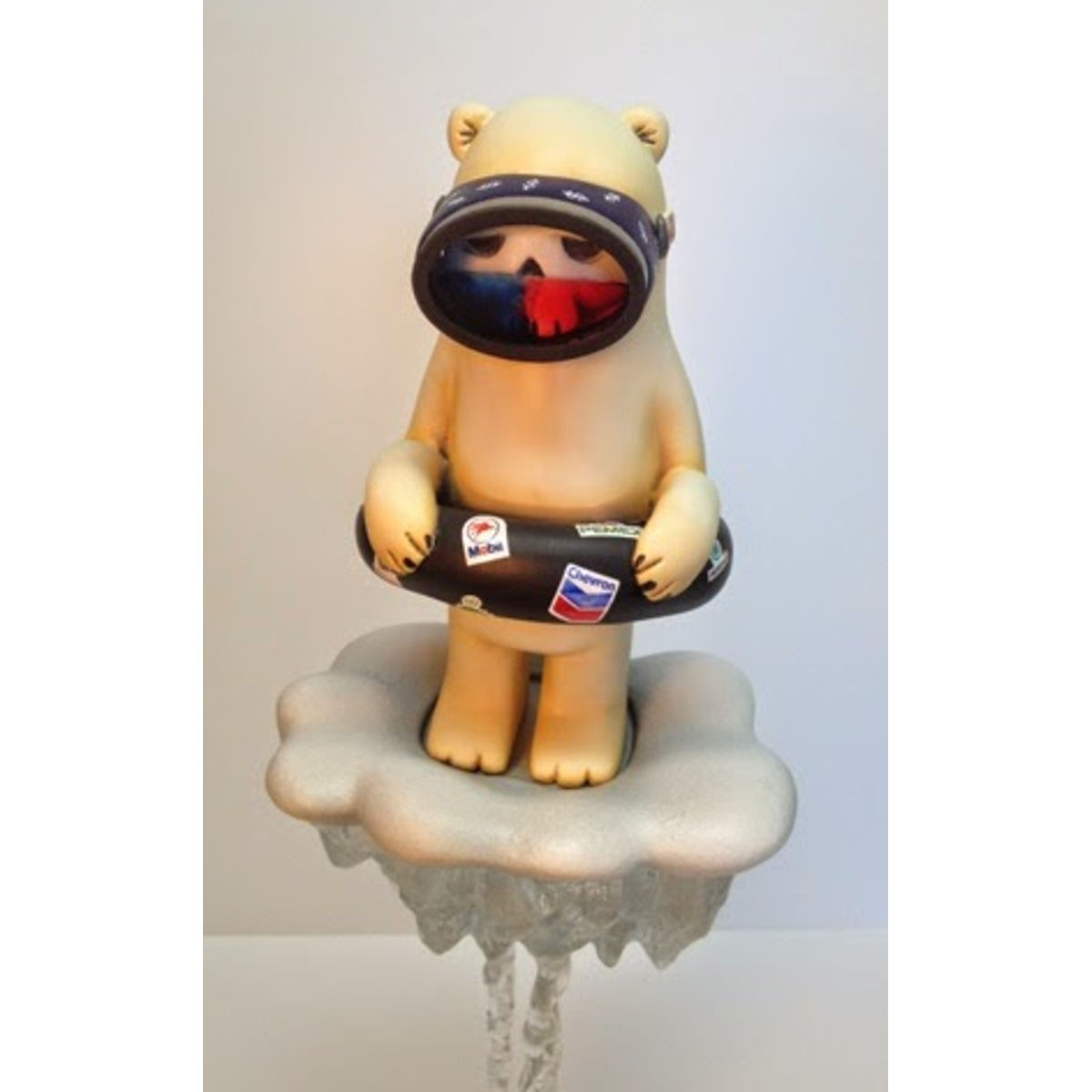 The Polarized Polar Bear