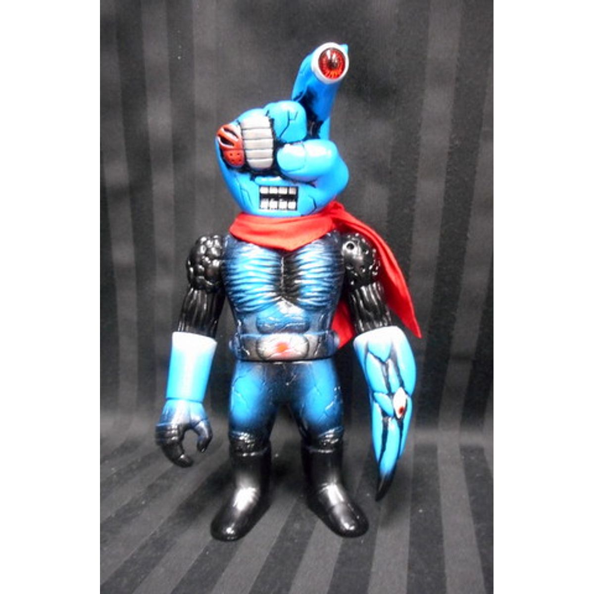 Yubiosu (black molded x light blue)