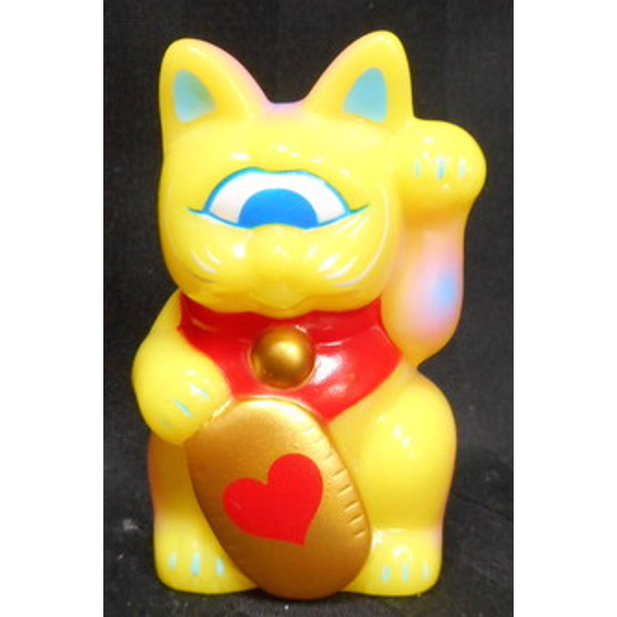 FORTUNE CAT BABY ( fluorescent yellow molding / oval : Heart )
