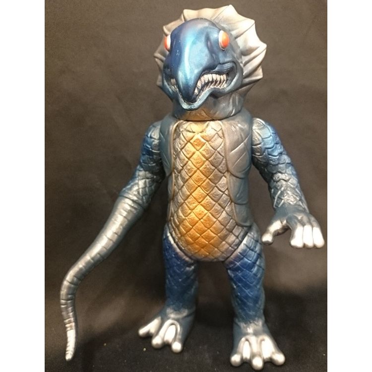 Tsuburaya Communications Monster Township standard size and a half Fishman Bose Alien by Tsuburaya