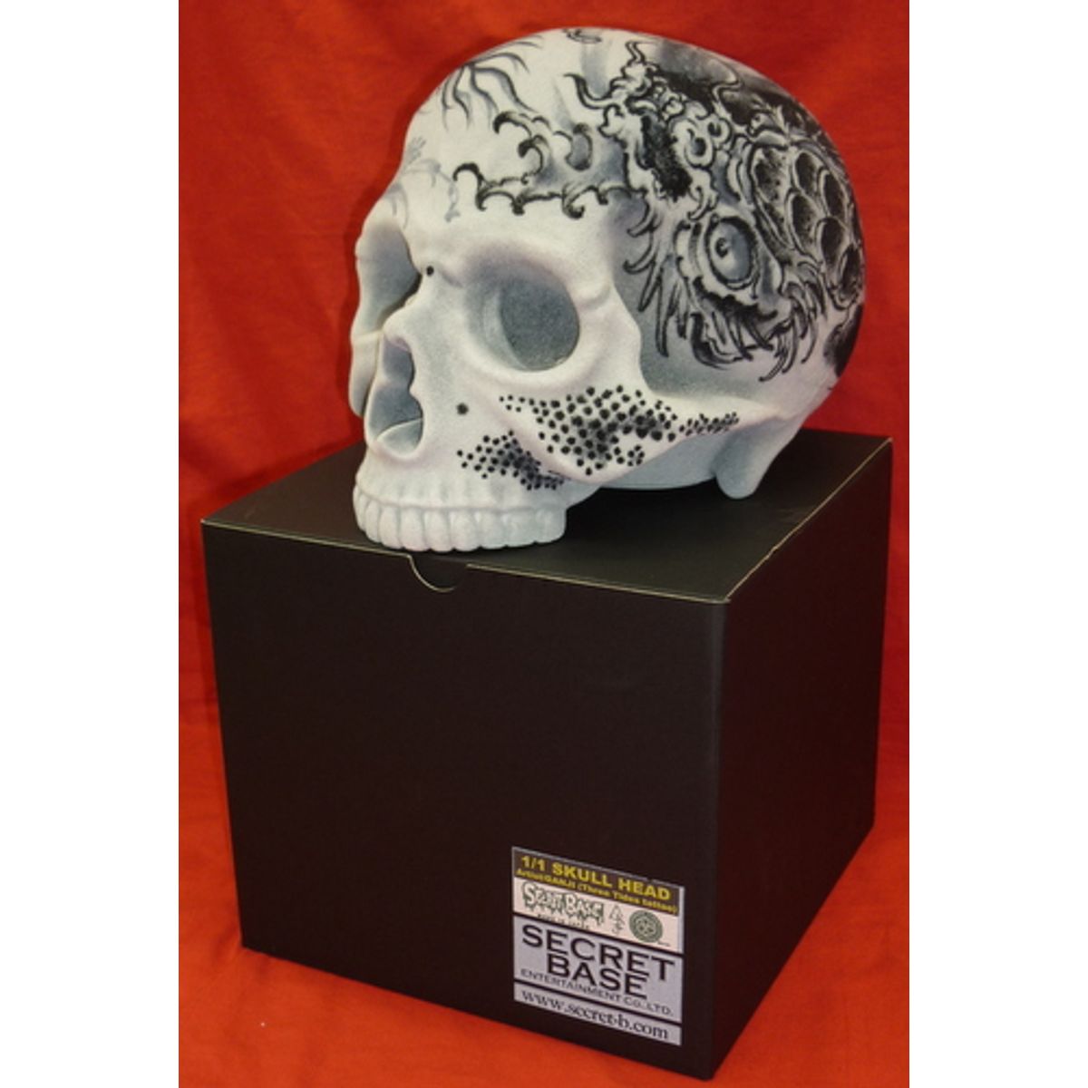 secret base 1/1 SKULL HEAD art direction by GANJI [ THREE TIDES TATTOO / gray Flocked ]