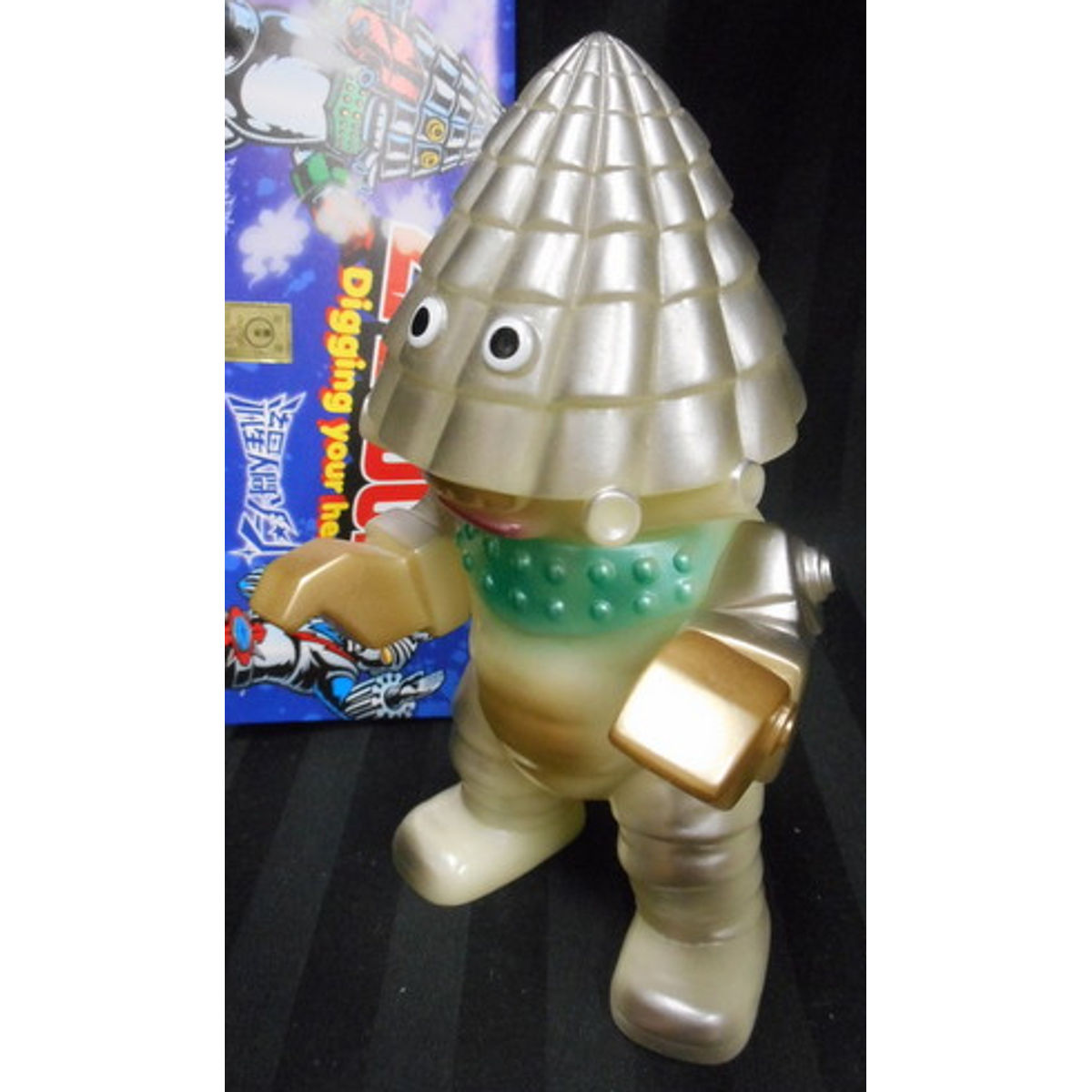 CHARACTICS Zone Fighter - ZANDORA Zandra ( phosphorescent molding )